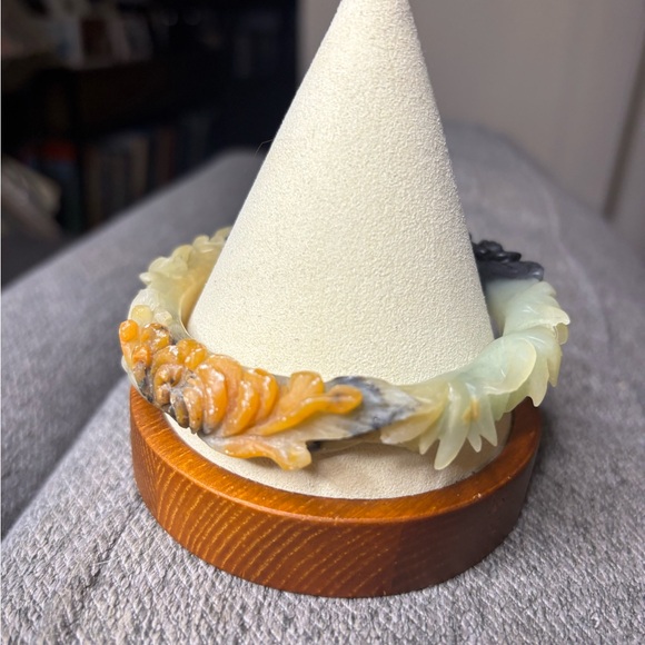 Grade A Jade Carved Bangle Bracelet - Picture 3 of 9